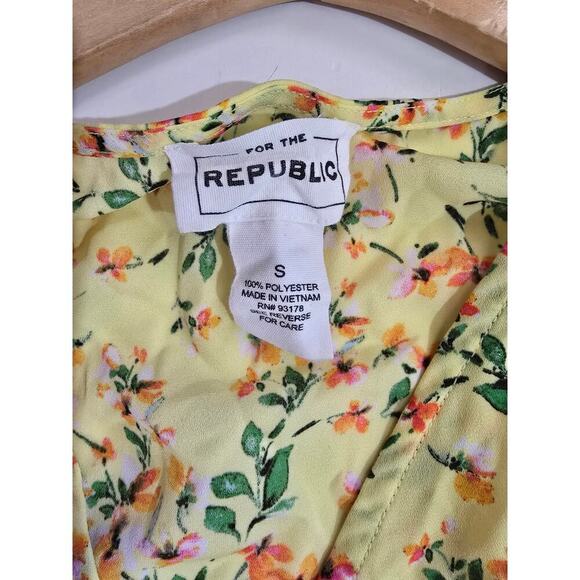 For the Republic Women’s Yellow Floral Long Sleeve Wrap Smocked Small Blouse - Picture 6 of 8